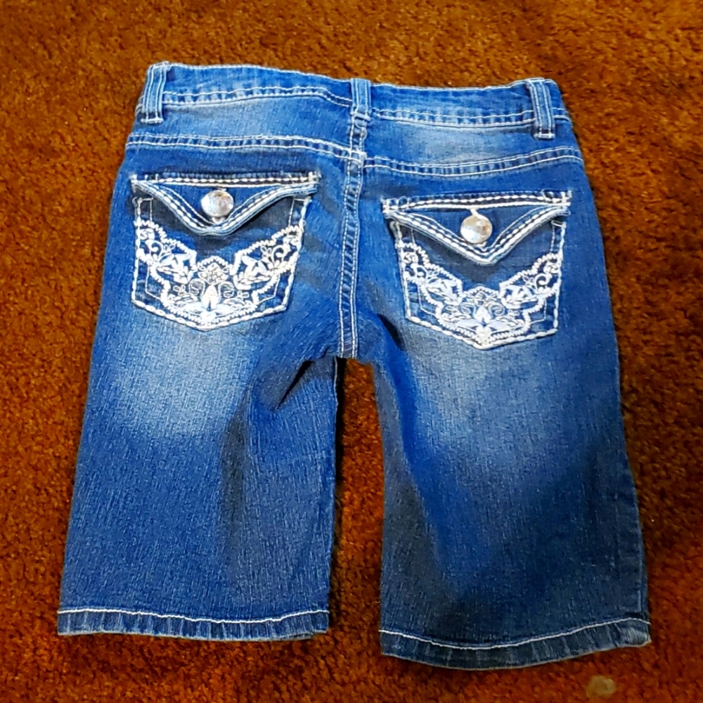 Shorts - Picture 3 of 3